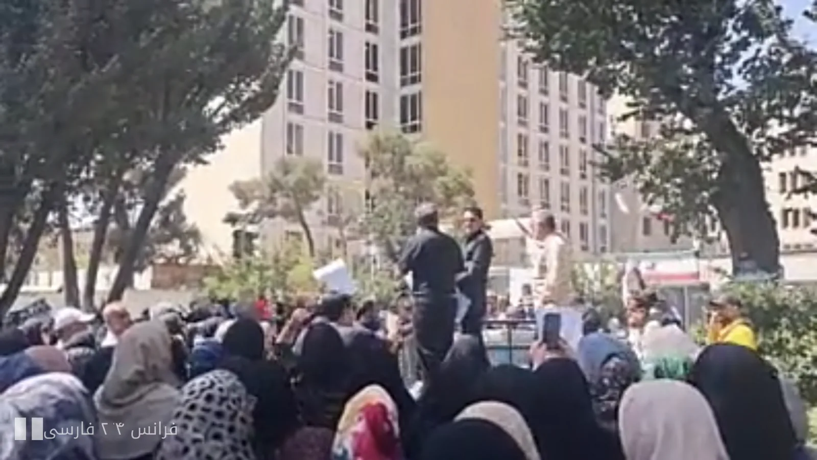 اعتراضات جدید در ایران: کارگران و بازنشستگان در پی بحران اقتصادی