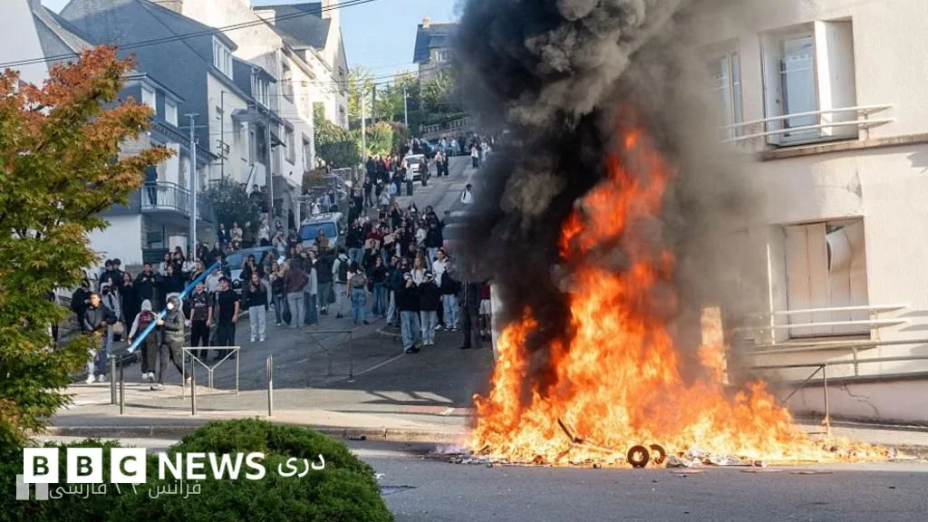 نوجوانان فرانسه در اعتراض به وضعیت مکاتب به خیابانها آمدند
